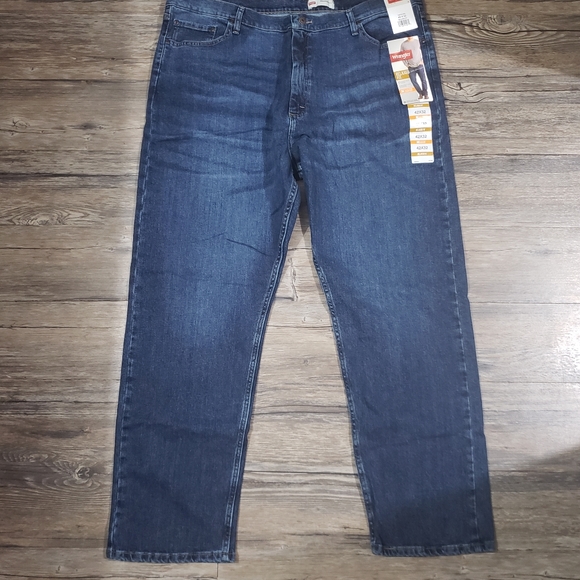 Wrangler Straight Leg Relaxed Fit Jeans Size 42x32 Men Jeans - Picture 2 of 6